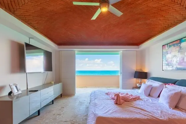 Isla 33 - 3 Bedroom PH #2404 - Oda