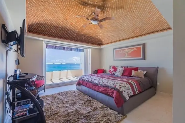 Isla 33 - 4 Bedroom PH #1304 - Oda