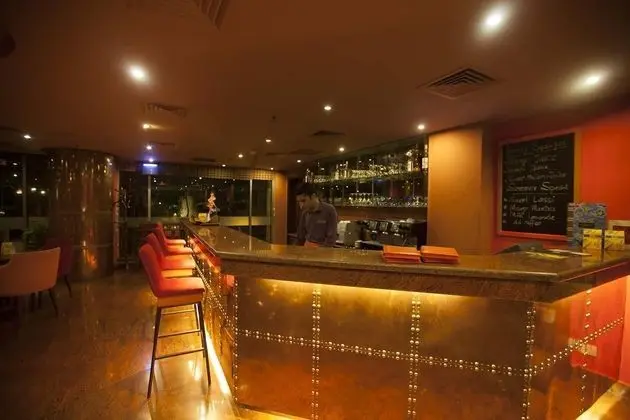 Islamabad Serena Hotel - Bar