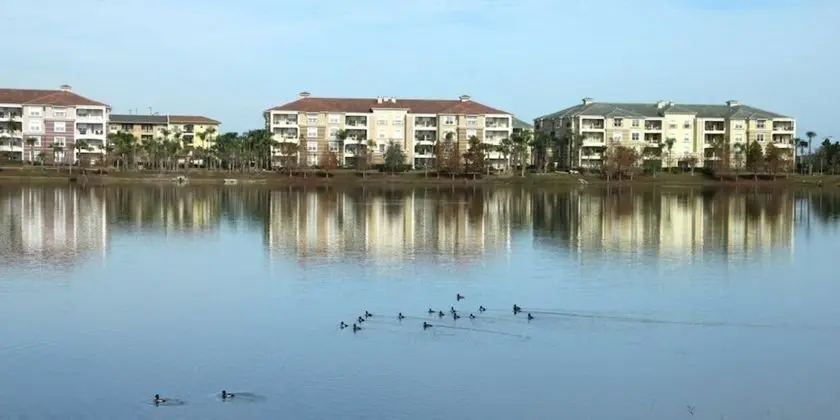 Island Breeze Lake View 3 Bedroom Condo by Redawning