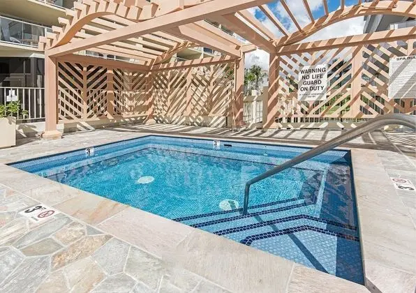 Island Colony by Hawaii Ocean Club - Havuz
