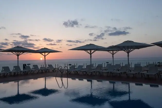 Island Luxurious Suites Hotel