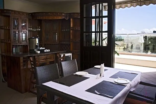 Island Paradise Inn - Yerinde Yemek