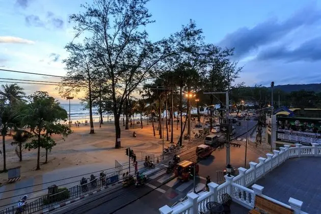 Island Patong Beachfront Hotel