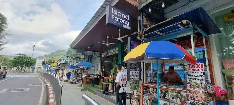 Island Patong Beachfront Hotel - Dış Mekan