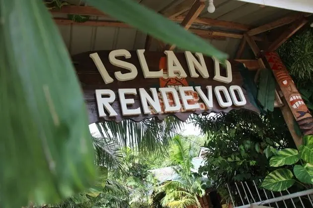 Island Rendevoo