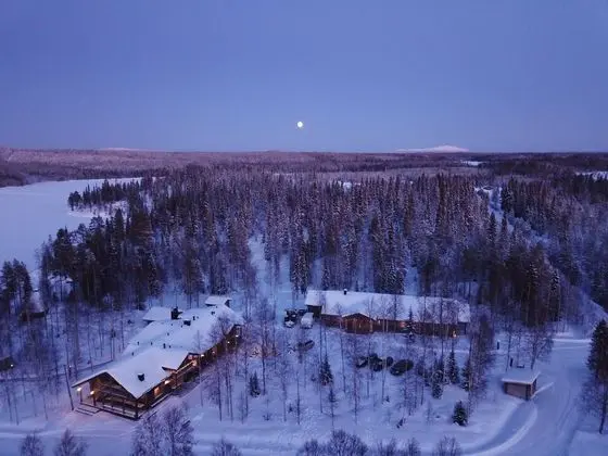 Isokenkäisten Klubi, Wilderness lodge - Dış Mekan
