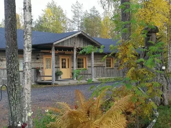 Isokenkäisten Klubi, Wilderness lodge - 1