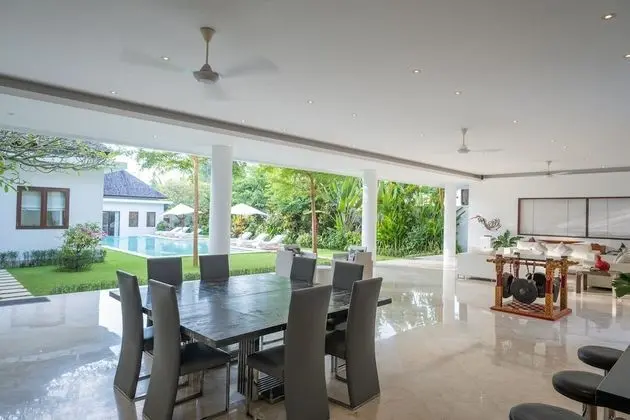 Villa Istana Putih by Nakula - İç Mekan
