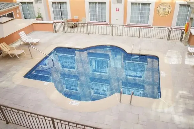 iStay Hotel Ciudad Juarez - Havuz