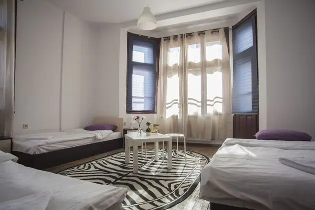 Italian House Simeon - Öne Çıkan Resim