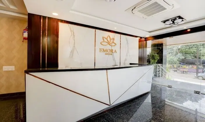 Itsy By Treebo - Emora Hotel And Suites Brookfield - Lobi