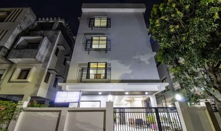 Itsy By Treebo - Shri Guru Service Apartment