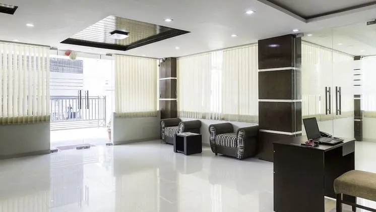 Itsy By Treebo - Tals Hytek - Lobi