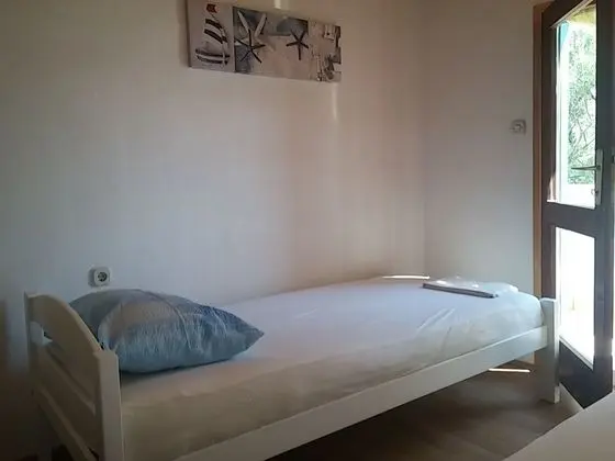 Ivica1- Great Location Next to the sea - H - Oda