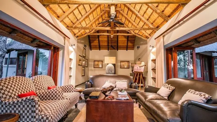 Ivory Wilderness River Rock Lodge - Lobi