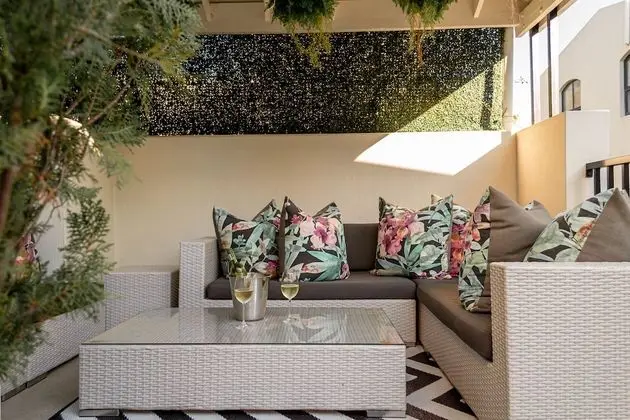 The Ivy Apartments - Lobi