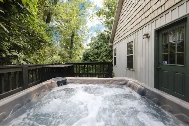 Ivy Falls 9 - Five Bedroom Chalet - Spa