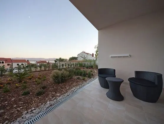 Ivy - Modern With Terrace - A1 Tulipan - Öne Çıkan Resim