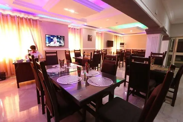 Iyore Grand Hotel & Suites 2 - Yerinde Yemek