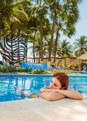 Izalco Hotel & Beach Resort - Havuz