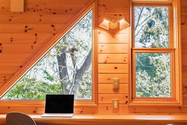 Izu House Luxury Log with Cozy Fireplace