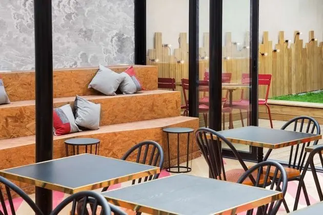 Hotel Izzy - Lobi