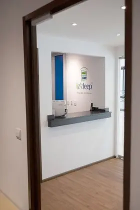izZzleep Aeropuerto Terminal 1 - Lobi