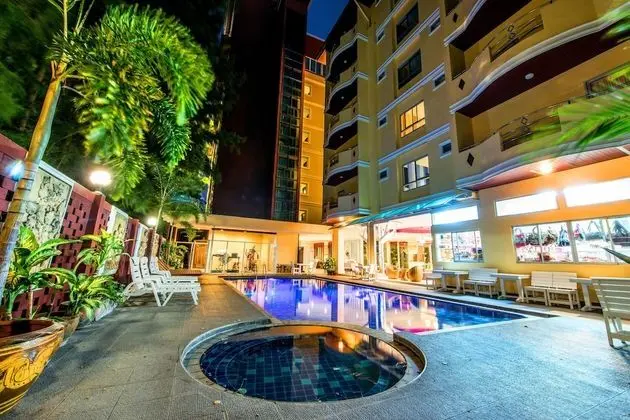 J A Villa Pattaya Hotel - Havuz