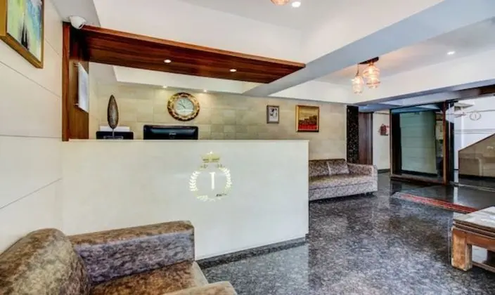 Hotel J ESVI - Lobi