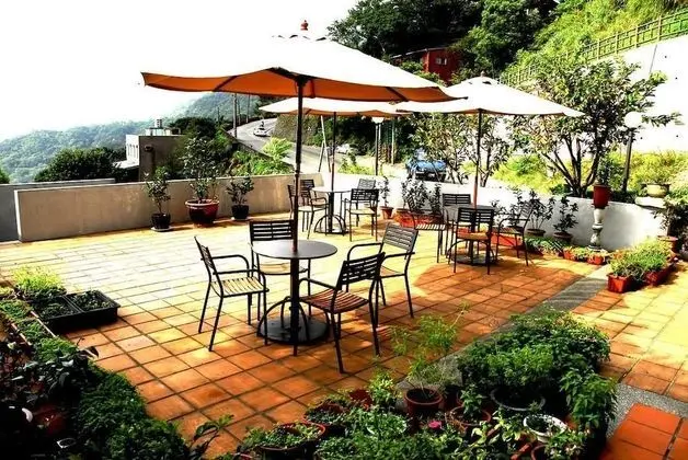 J.F Sleepless Ones Garden Hotel - Dış Mekan