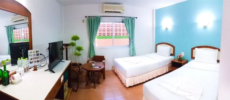 J Holiday Inn - Oda