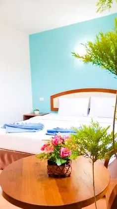 J Holiday Inn - Öne Çıkan Resim