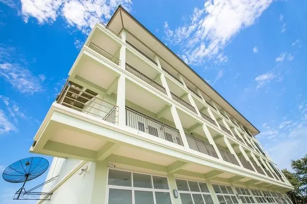 J-House Phetchaburi - Dış Mekan