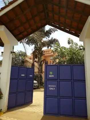 J Residence Motel Entebbe - Dış Mekan