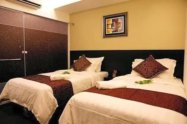 J SUITES HOTEL
