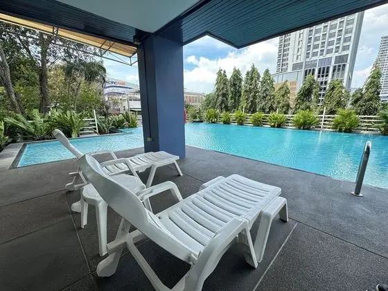 J - Town Serviced Apartments - Havuz