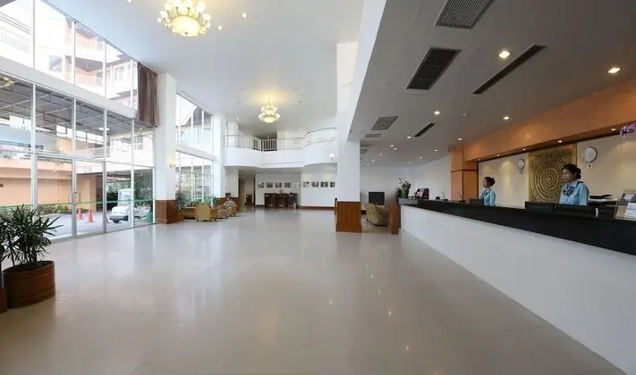 J - Town Serviced Apartments - Lobi