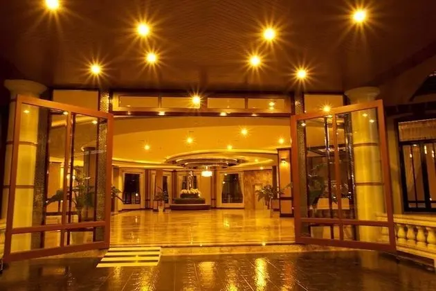 J & Y Lodge Hotel - Dış Mekan