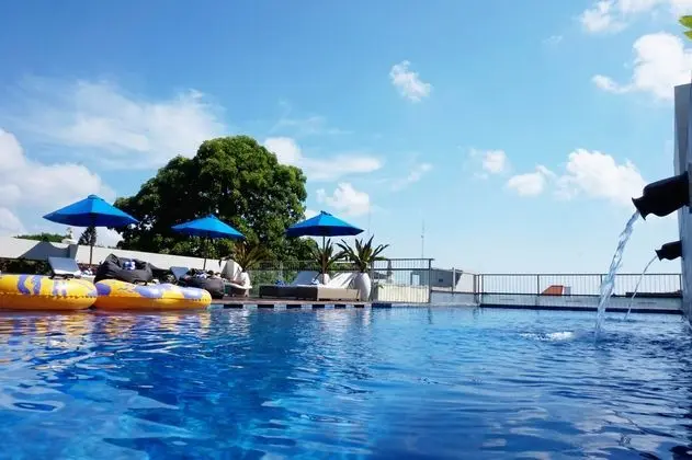 J4 Hotels Legian - Havuz