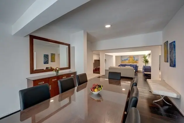 J5 Four Bedroom Villa in Al Wasl - Oda Düzeni