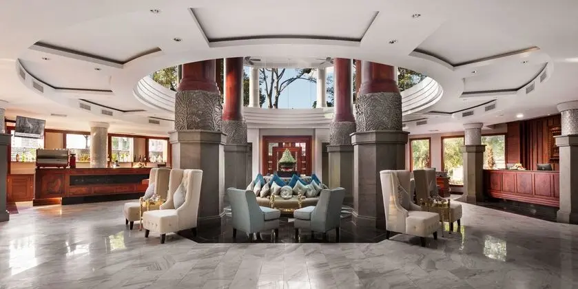 J7 Hotel - Lobi