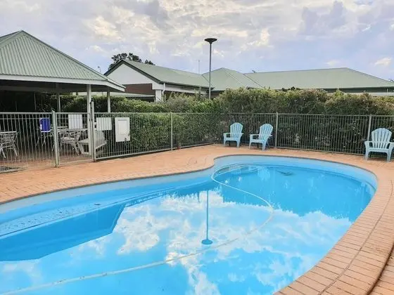 Jacaranda Country Motel - Havuz
