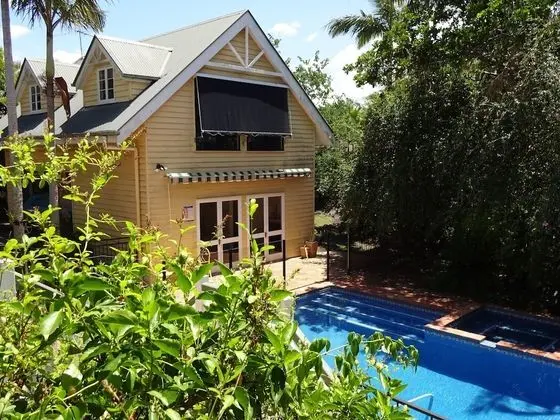Jacaranda Lodge B&B