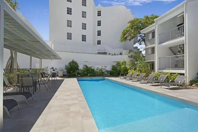 Jacaranda Noosa - Havuz