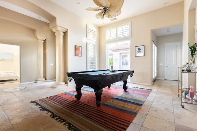 Jacinta by Avantstay Gorgeous & Spacious Getaway w/ Pool, Spa & Pool Table Lic-065541, 5 bd - İç Mekan