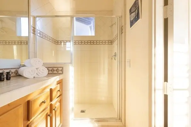 Jacinta by Avantstay Gorgeous & Spacious Getaway w/ Pool, Spa & Pool Table Lic-065541, 5 bd - İç Mekan