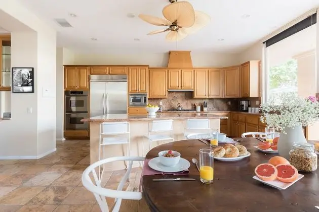 Jacinta by Avantstay Gorgeous & Spacious Getaway w/ Pool, Spa & Pool Table Lic-065541, 5 bd - Yerinde Yemek