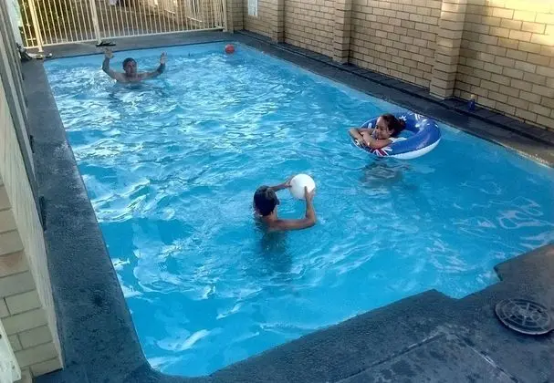 Jackaroo Apartments - Havuz