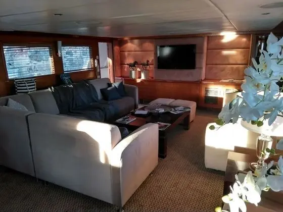 Jackie O Luxury Yacht - Lobi